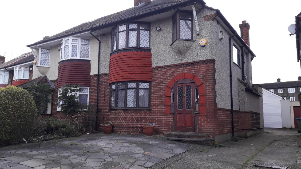 Cosy London Holiday Home Экстерьер фото