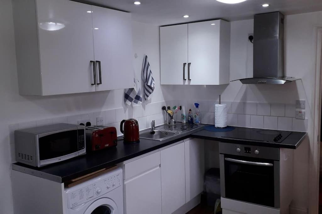 Cosy London Holiday Home Экстерьер фото